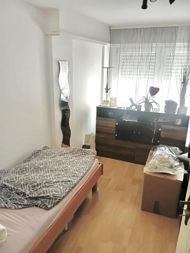 شقة من 4 غرف في الطابق الأرضي المرتفع مع مرآب في المنطقة الشمالية – Schlafzimmer 3