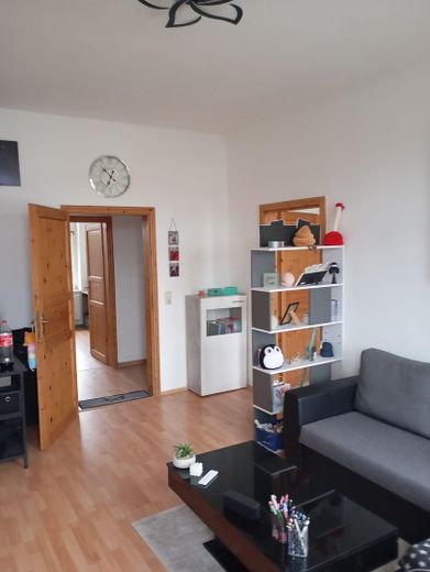 MFH mit 8 Wohnungen als solide Kapitalanlage – Wohnzimmer 2-Raum