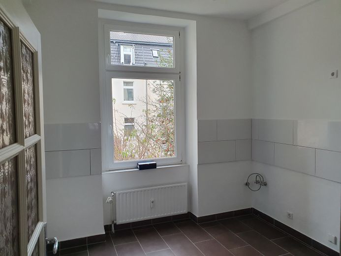 3,5-Zimmer-Altbauwohnung (90m²) im denkmalgeschützten Straßenzug – Küche