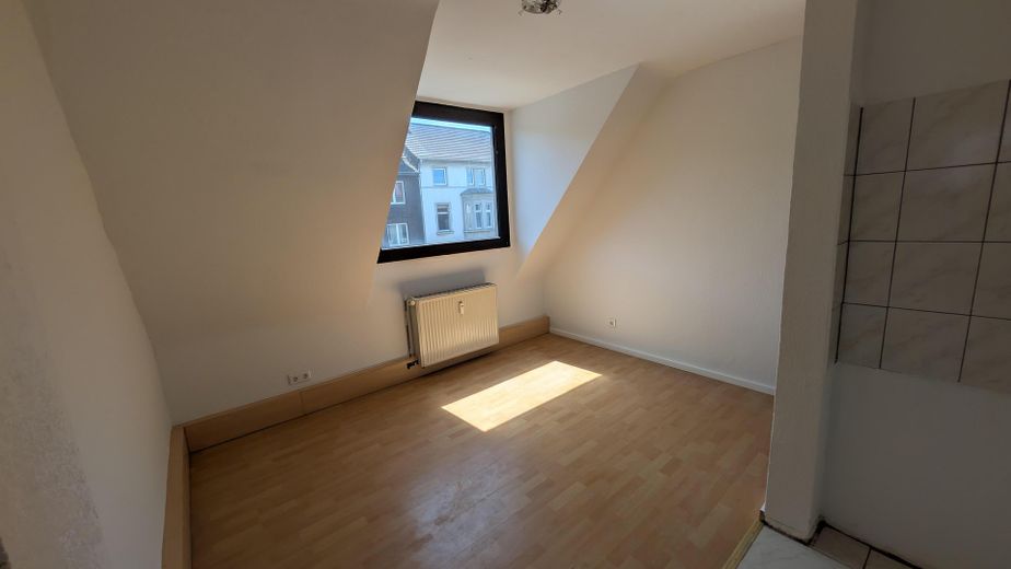 Helle 2-Zimmer-Wohnung mit Tageslichtbad – Esszimmer