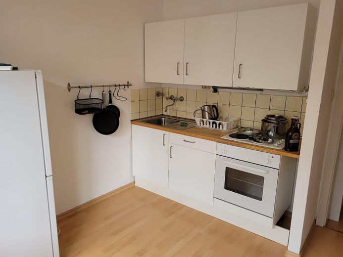 Schöne 1,5-Zimmer-Wohnung mit Balkon + STP in toller Stadtlage von Karlsruhe – Küche 2