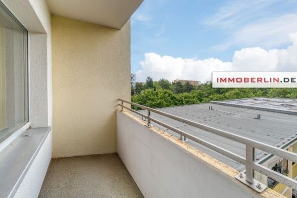 IMMOBERLIN.DE - Appartamento ben curato con loggia esposta a ovest e posto auto in garage sotterraneo in posizione tranquilla