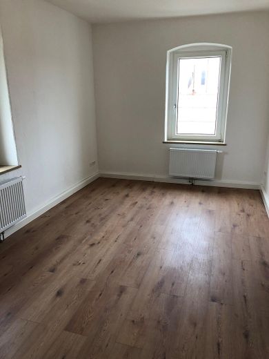 Işıkla dolup taşan 3 odalı daire, balkon ve modern banyo ile – Schlafzimmer