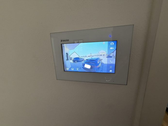 Hepberg’in merkezi konumunda geniş, kapsamlı şekilde yenilenmiş 3 odalı, 1. kat dairesi + 2 balkon – Photo 48