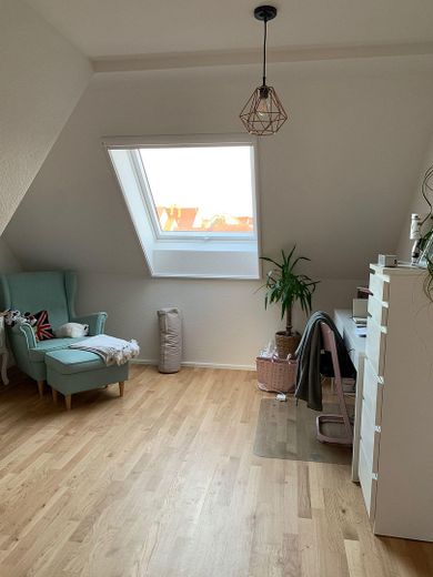 Moderne 4-Zi.-Maisonette mit Wärmepumpe, Einbauküche & Aufzug in Metzingen-Mitte – Foto 17