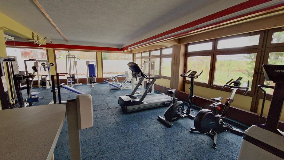 2-Zimmer-Wohnung in Schluchsee, kernsaniert, mit Hallenbad – Fitnessstudio in der Anlage