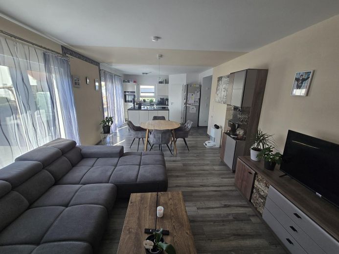 Provisionsfreies Einfamilienhaus mit Photovoltaik, Doppelgarage und gepflegtem Garten – Фотографія 5
