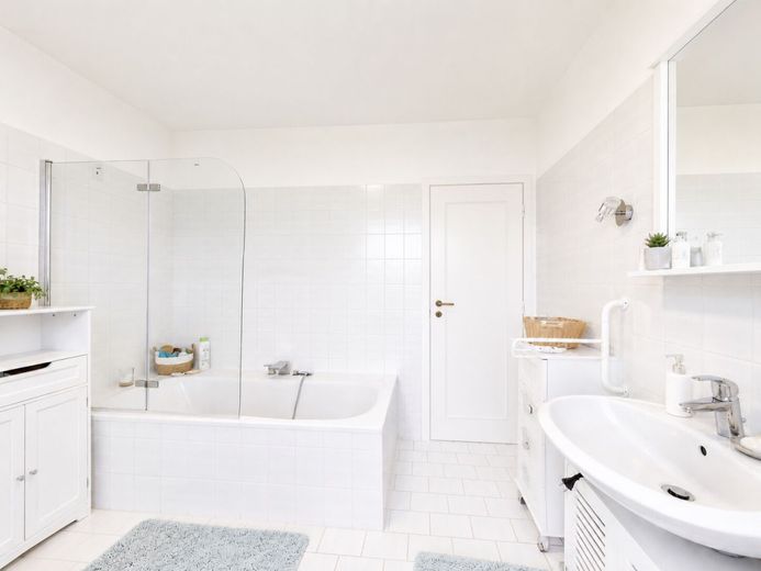 6.000 m² Freiheit an der Nordsee - 
Kamin, Altbaumbestand &amp; Privatsphäre – Wellness im Alltag