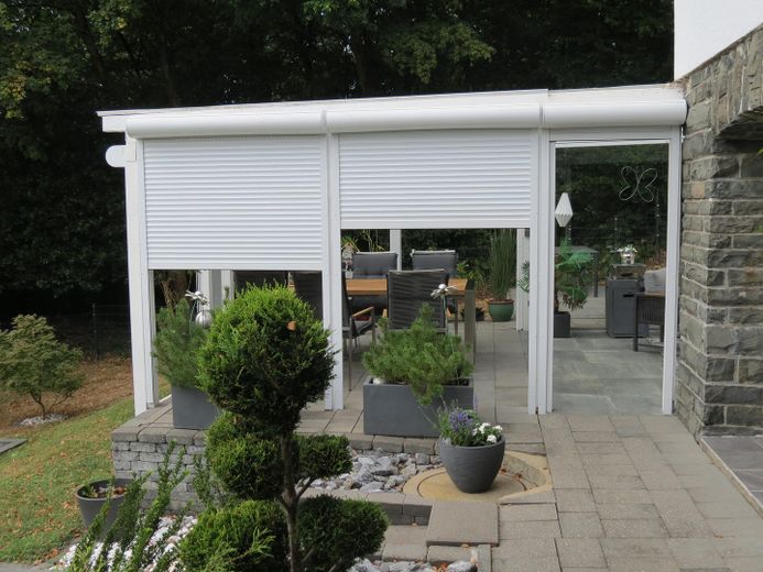 Exklusives Wohnen in allerbester Wohnlage – Terrasse mit elektr. Rollos