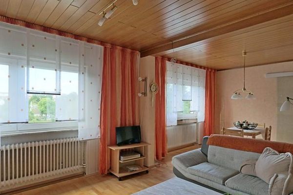 (EF0852_M) Distretto di Kassel: Lohfelden, appartamento ammobiliato di 2 locali con balcone mansardato, WLAN e pulizia di base inclusi