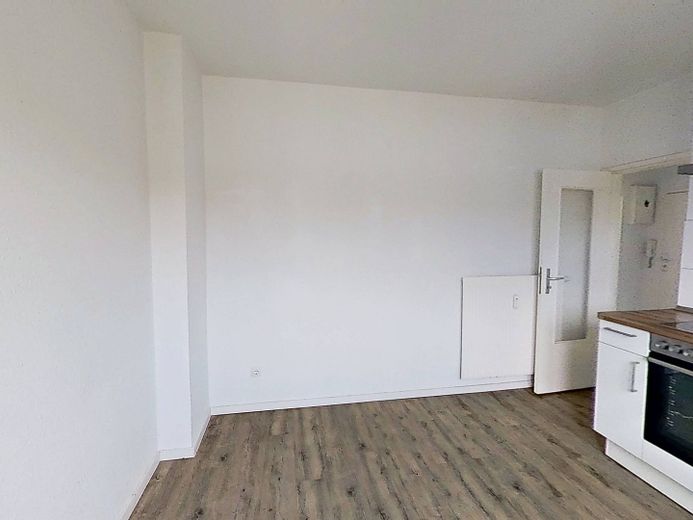 Hübsche 2-Zimmer-Wohnung mit BALKON, EBK und viel Lichteinfall – Ansicht II: Küche
