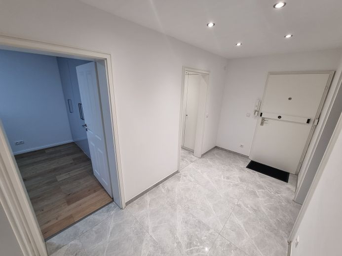 Möblierte, schön geschnittene 2-Zimmer-Wohnung mit Loggia, EBK & TG-Stellplatz am Appelhofweiher – Flur