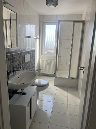 Popüler Nordend'de yenilenmiş 2 odalı daire! – modernes Tageslichtbad