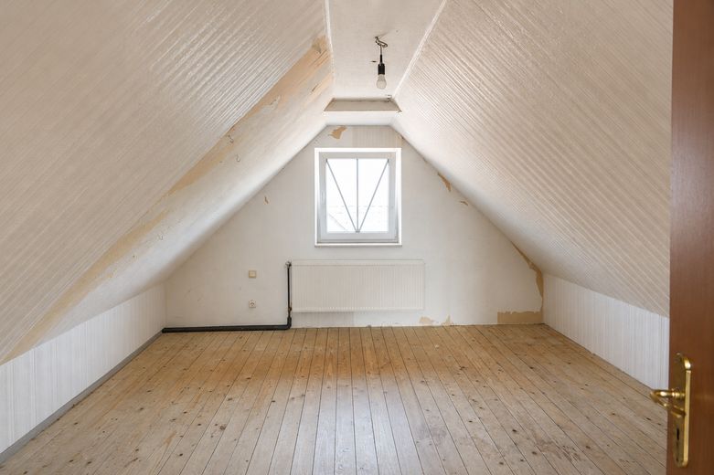 Freistehendes Einfamilienhaus mit Südgarten, großzügiger Garage & ausgebautem Dachgeschoss – Dachgeschoss