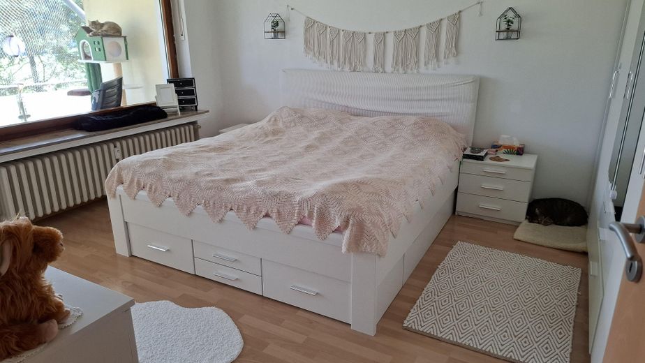 Casa bifamiliar independiente con apartamento y 3 garajes – Obergeschoß Schlafzimmer