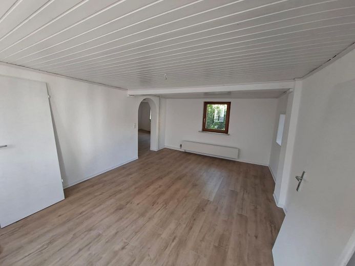 EERSTE BEWONING NA RENOVATIE AAN DE MAIN | Twee bijzondere woningen met aparte ingangen – EG Schlafen