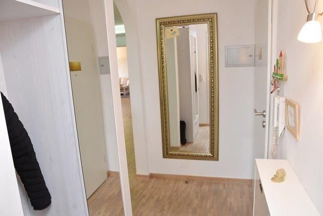 Commission-free 4-room apt., heating NEW, roof 2018 NEW! Parquet, high-quality fittings! – Eingangsbereich