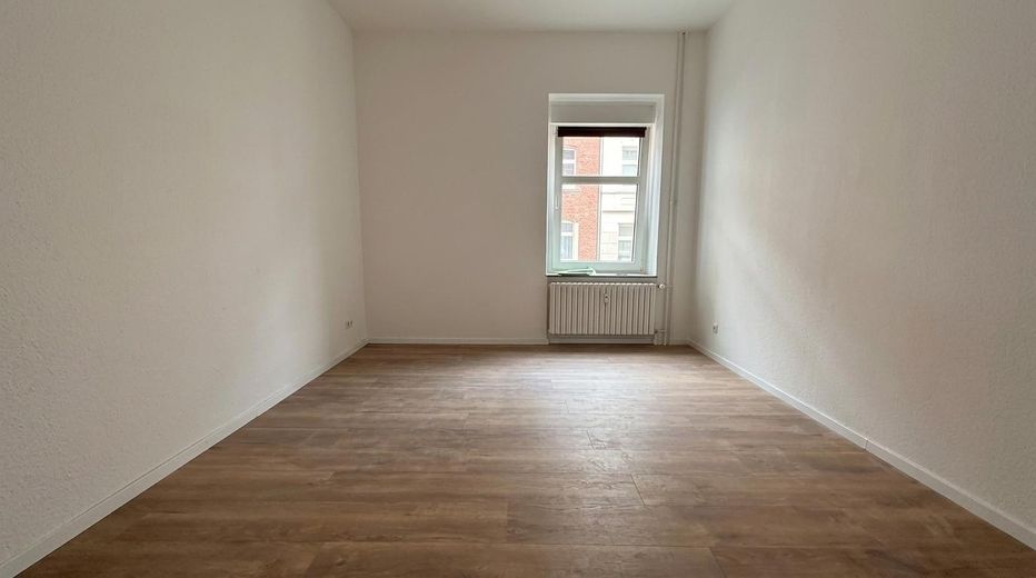 3-room ground-floor apartment with terrace facing the quiet courtyard – flexible layout in Essen-Kray – Wohnzimmer