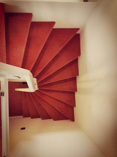 TRAUM(FERIEN)WOHNUNG VON PRIVAT ZU KAUFEN! – Design-Geschosstreppe