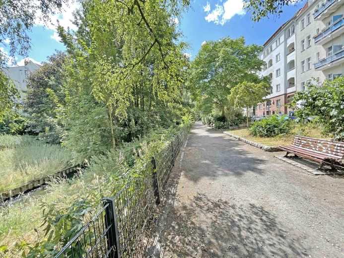 Traumhafter Altbau in direkter Pankelage | Erstbezug | Saniert | Provisionsfrei – Pankeufer vor dem Haus