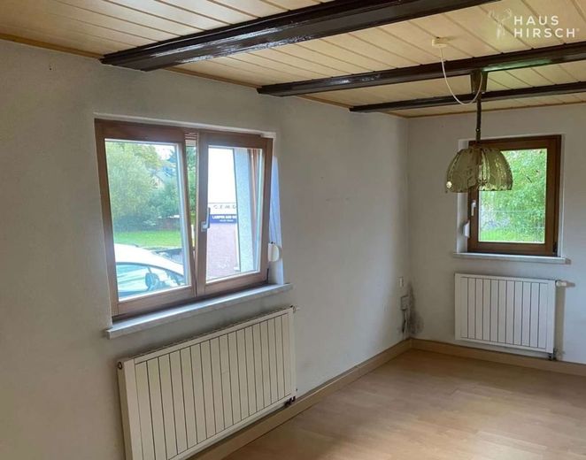 Großzügiges Einfamilienhaus mit Ausbaureserve und schönen Garten – Wohnstube