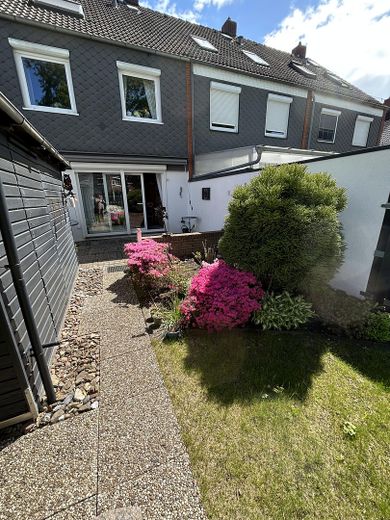 Commission-free terraced house living area 150sqm plot 230sqm Kattenesch – Garten