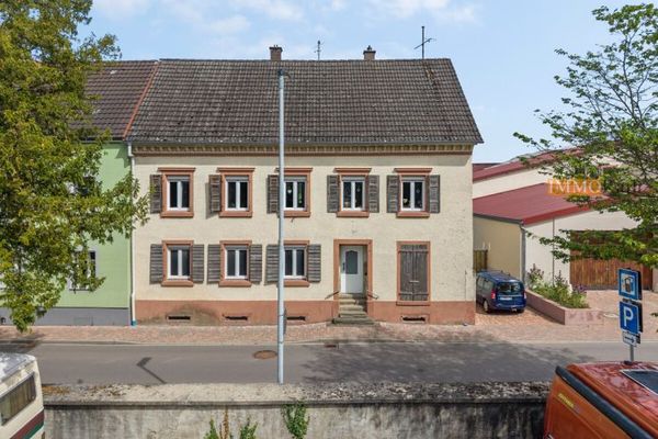 IMMORath.de – Casa bifamiliare con potenziale di ampliamento e ampio giardino