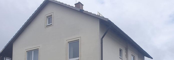 Haus mit Einfahrt und Garage