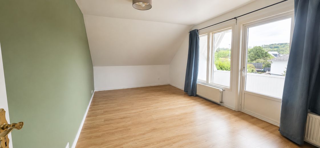 Exklusives Landhaus mit 255 m² Wohnfläche auf 1.600 m² Traumgrundstück im Taunus – Schlafzimmer 1