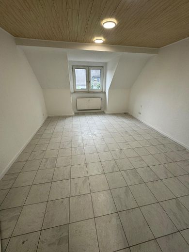 Attraente appartamento di 3 locali appena ristrutturato in un condominio ben tenuto – geräumiges Schlafzimmer