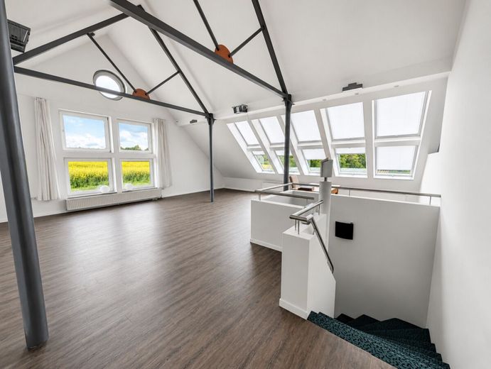 Charakterimmobilie mit Einliegerwohnung auf außergewöhnlichem Naturgrundstück – Galerie
