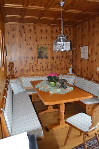 Molto spazio da privato - grande casa unifamiliare con 8 stanze – Esszimmer - Zirbelstube