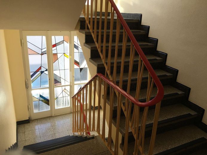 Sanierte 3,5 Zimmer-KDB Wohnung (ca. 70 qm) mit Einbauküche und Balkon / Holsterhausen – Treppenhaus