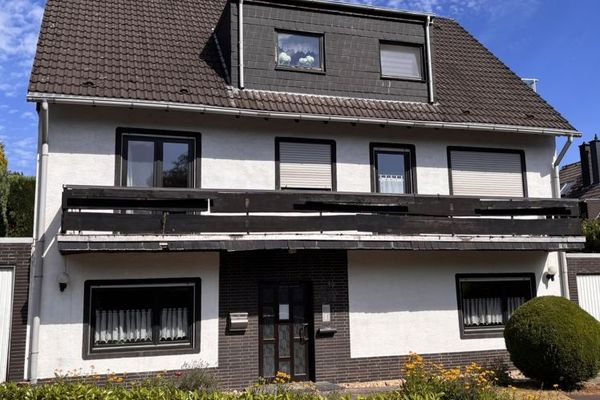 Tanto spazio per la famiglia e le idee: casa bifamiliare con ampio giardino a Ratingen-Homberg