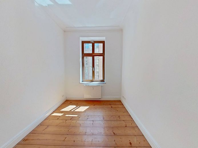 Historischer Charme trifft Wohnkomfort – 4-Zimmer-Altbauwohnung mit Balkon – Arbeits- oder Kinderzimmer