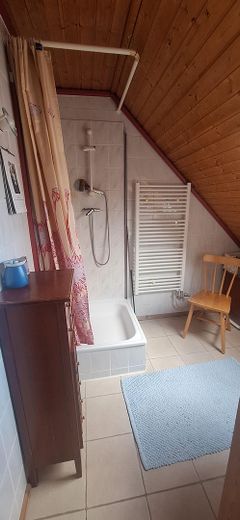 Einfamilienhaus / Ferienhaus – Bad im OG