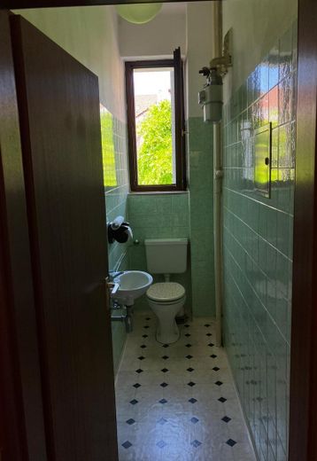 Sonnige 2-Zimmer Altbauwohnung mit Flair und viel Potential – Toilette