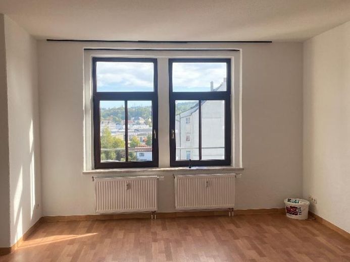Objekt-Nr.: 8421 - Bezugsfreie und renovierte 2-Zimmer-ETW im DG mit Dusche in Plauen – Foto 1