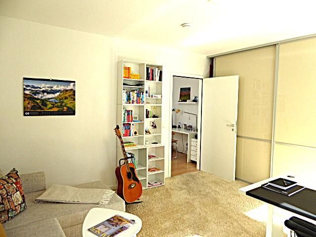 Skrajny dom szeregowy w architekturze split-level, wszystko oprócz zwyczajności! – Multifunktionsraum
