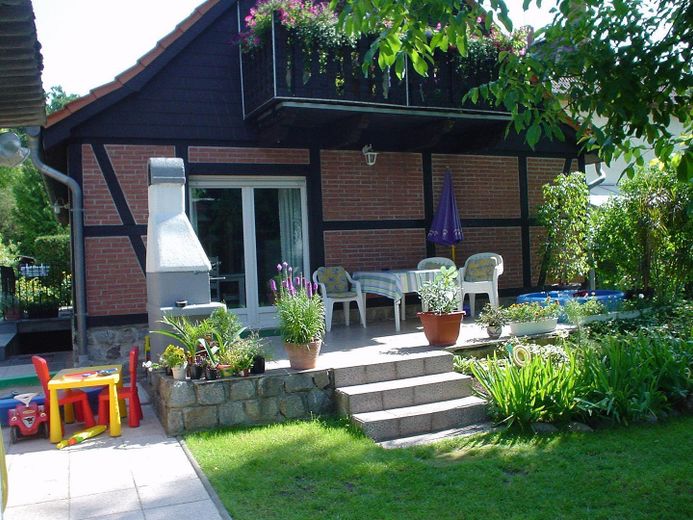 Provisionsfrei: Freistehendes Zweifamilienhaus im grünen Berlin-Heiligensee – Terrasse für EG Wohnung