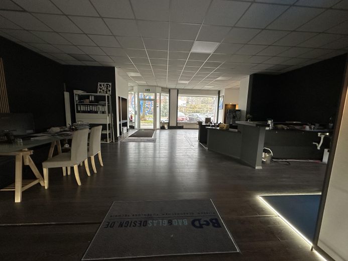 Commercial space in Kray with up to 7 parking spaces, window frontage, office, storage – Foto 10