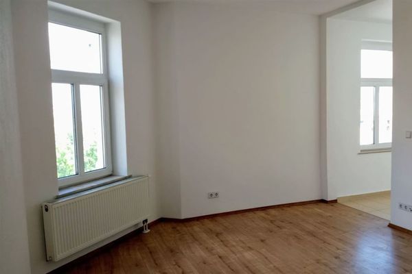 Günstige und vermietete 2-Zimmer mit Laminat, Aufzug und Eckwanne in guter Lage!