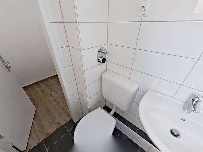Nowoczesne mieszkanie 1-pokojowe z wbudowaną kuchnią i BALKONEM – Ansicht II: Bad
