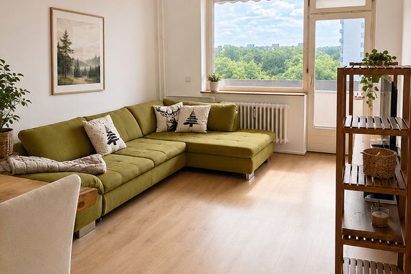 Appartamento di 3 locali, modernizzato con alta qualità, con balcone esposto a ovest e vista aperta - senza agente