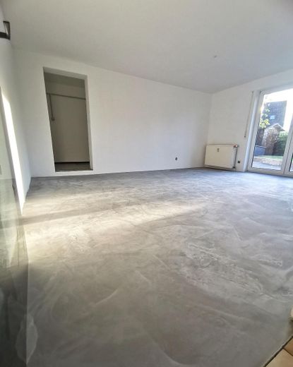 Wohnzimmer und Zugang HWR