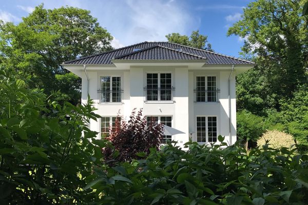 Stadtvilla in grüner Oase im Zentrum Neumünsters