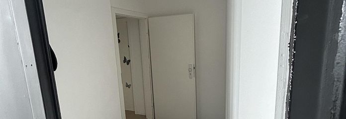 118 m² a 1.003 € di canone netto – solo 16–18 min da Düsseldorf – 4° piano senza ascensore – Entree