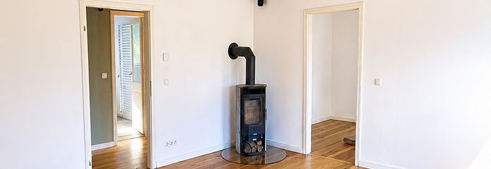 Encantador piso antiguo con chimenea, balcón y jardín comunitario en Berlín Neu-Westend – Wohnzimmer mit Kamin