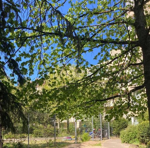 Provisyon yok. Neukölln'ün kalbinde ışıkla dolu ve geniş eski bina dairesi – Innenhof
