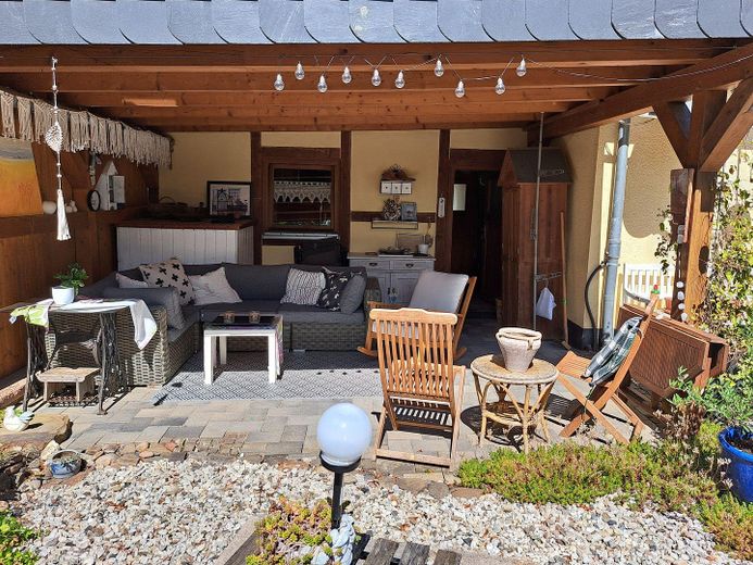 Isı pompalı müstakil ev – Überdachter Terrassenbereich